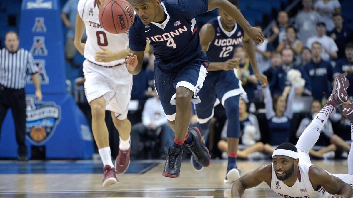 Sterling Gibbs (4) steals the ball from Temple during the American Athletic Conference tournament. Gibbs has found a third-and-final home in UConn, which takes on Kansas on Saturday night in Des Moines.