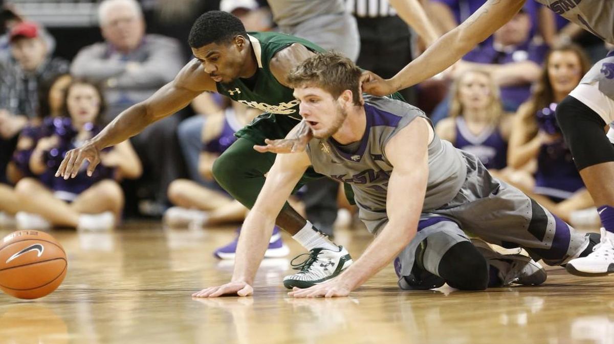 Kansas State’s Dean Wade, right, is averaging 10.8 points and 6.0 rebounds as a freshman.
