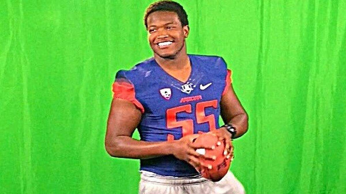 
Kapaun Mount Carmel and Coffeyville Community College product Timmy Hamilton has signed to play football for Arizona.
