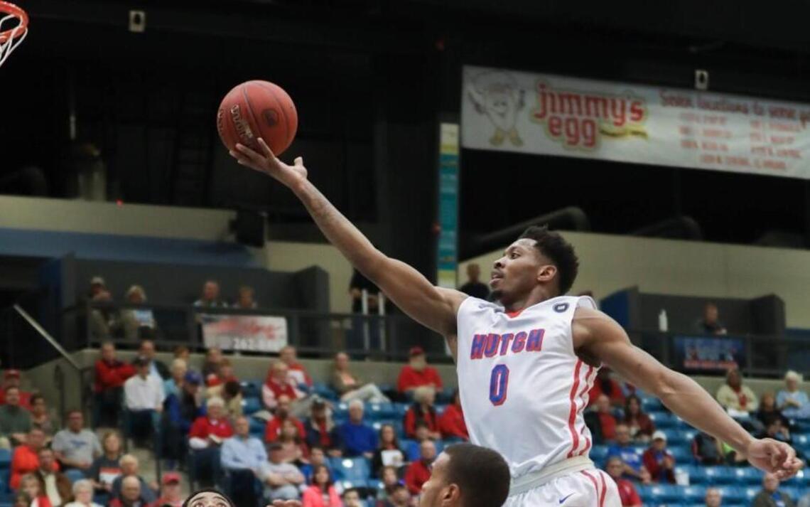 Top-seed Hutchinson powers into Region VI semifinals by beating Indy