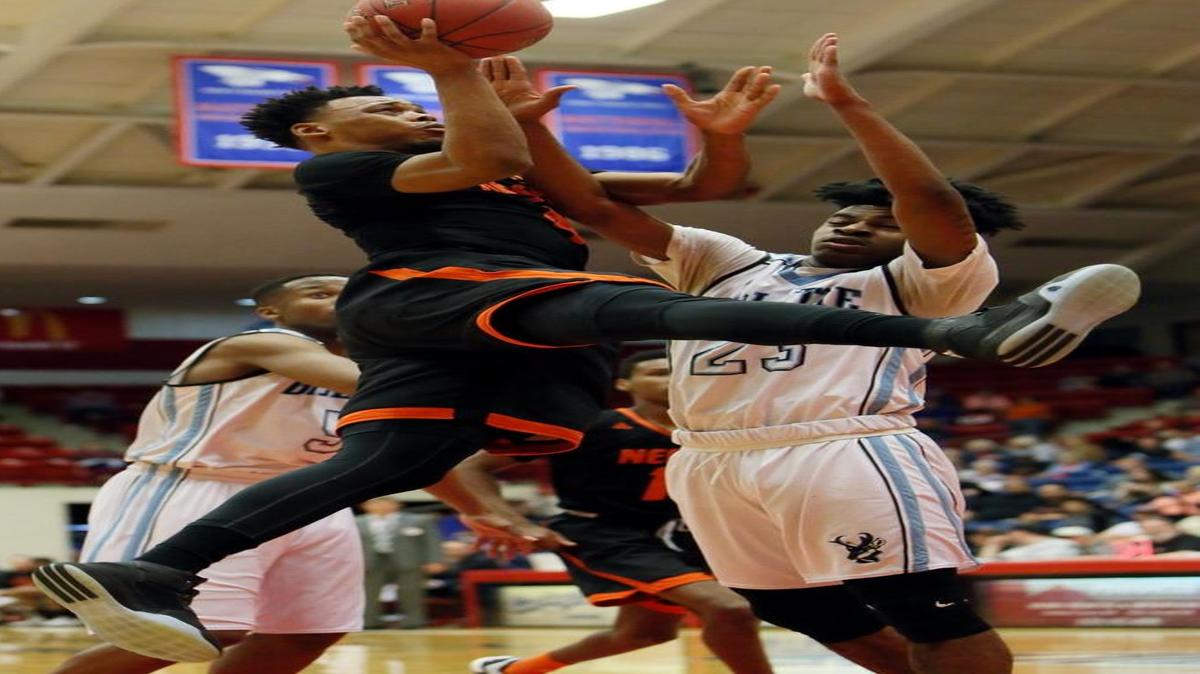 Neosho’s Marc Moon shoots over Gillette’s Cameron Oluyitan during the first half.