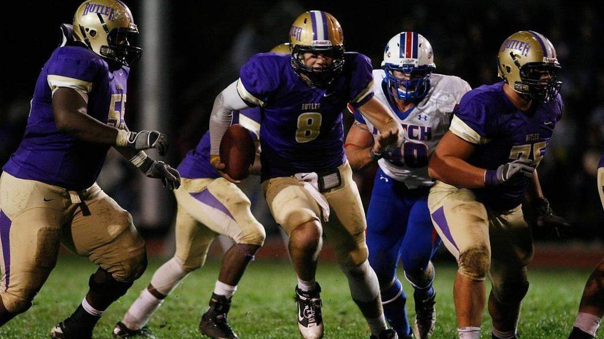 Butler takes on Hutchinson in a Jayhawk Conference football game.
