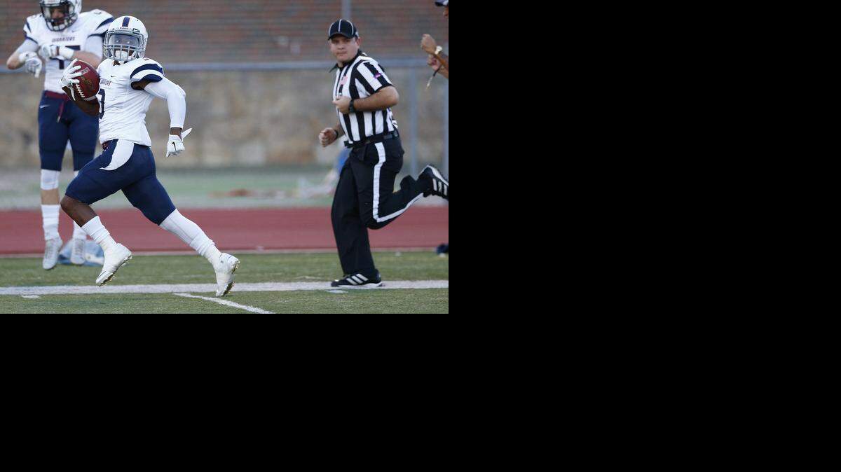 
Sterling’s Antonio Bray runs for a touchdown against Friends in the first quarter in Wichita last Saturday night.
