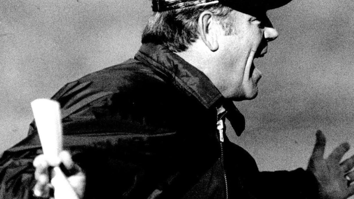 WSU coach Ron Chismar shows his disbelief at a referee's call during a 1986 game.