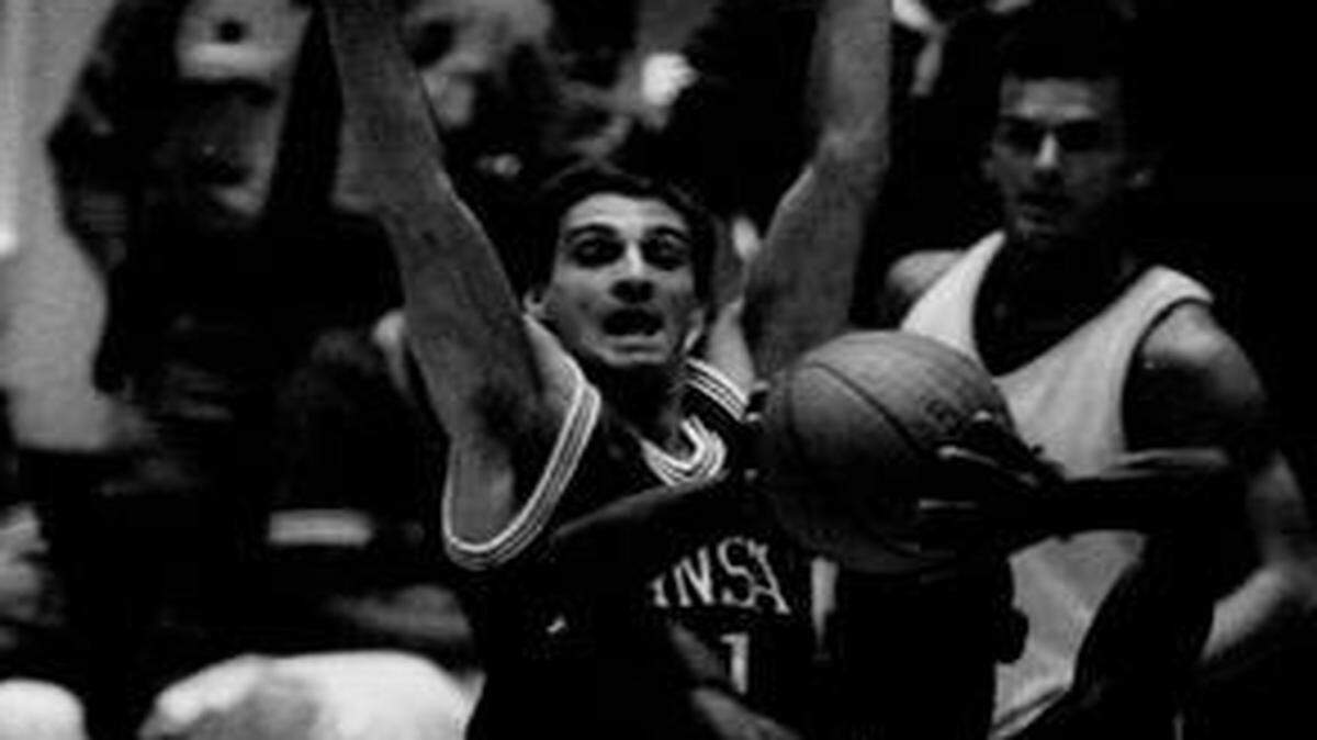 
Kansas’ Mark Turgeon tries to cut off a passing lane from Wichita State’s Dwight Praylow in the teams’ 1987 meeting, won by WSU 54-49.
