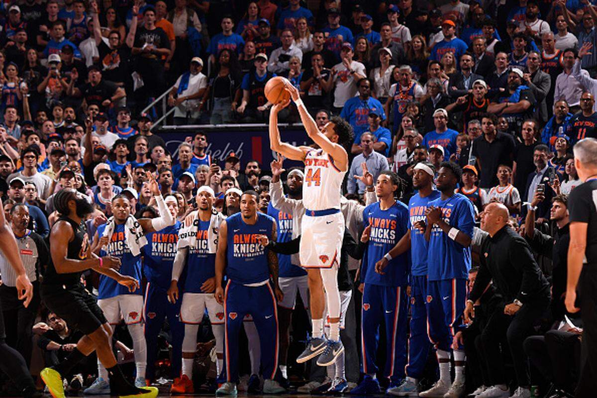 Landry Shamet drills a game-tying 3-pointer in the final minute of regulation for the New York Knicks.