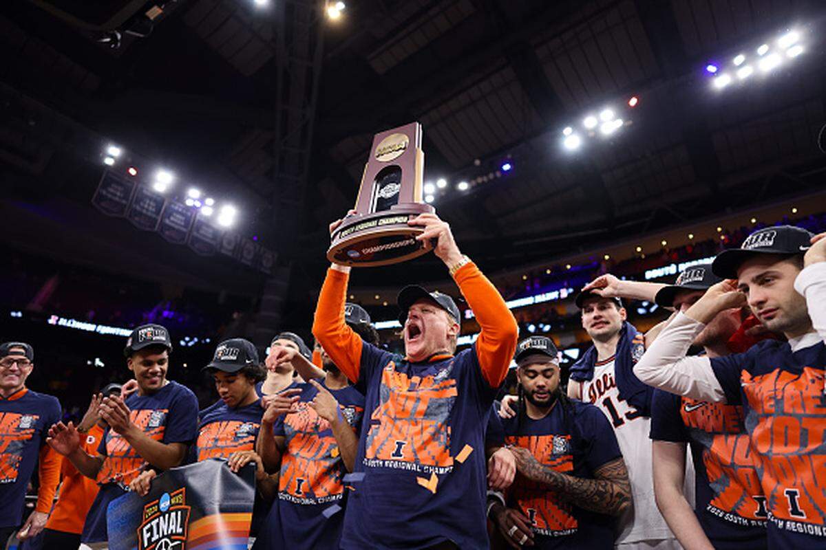 Illinois coach Brad Underwood celebrates after advancing to the Final Four after their win over Iowa in the Elite Eight.