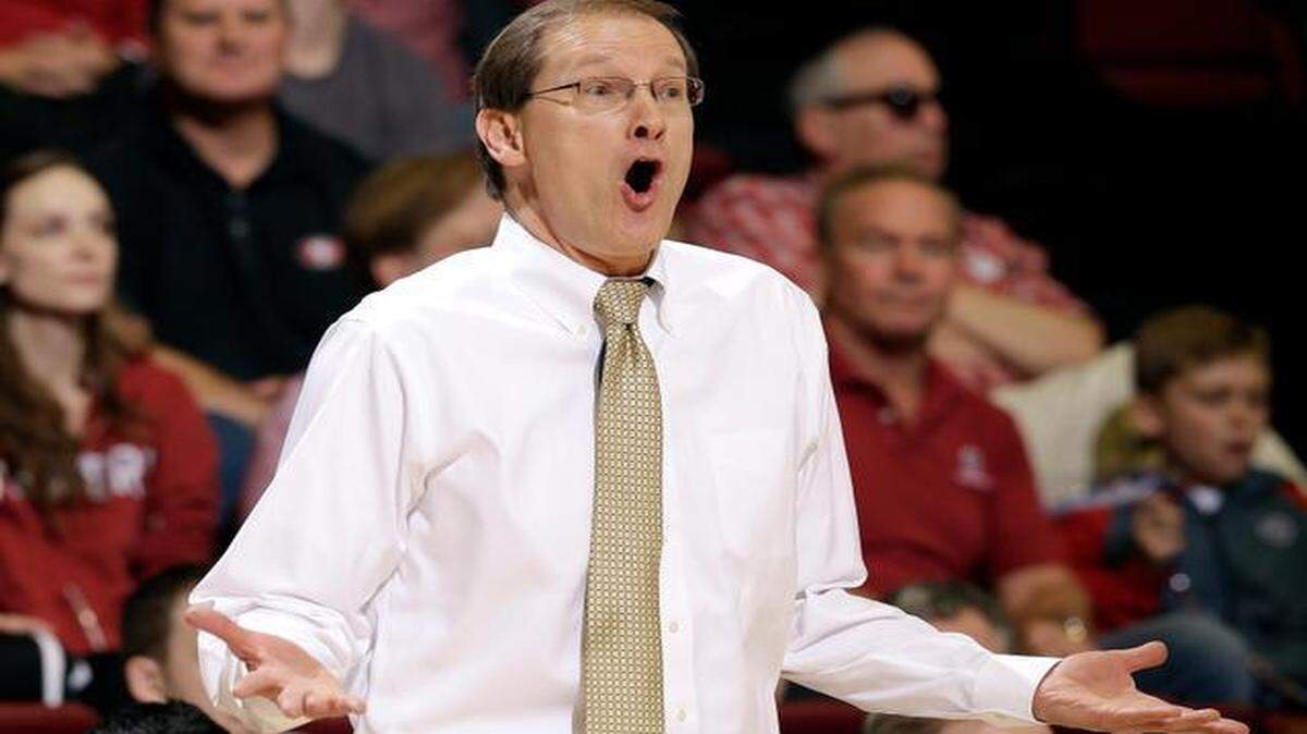 
Oregon coach Dana Altman had a long, successful run as Creighton’s coach, but his departure left a sour taste for some fans in Omaha.
