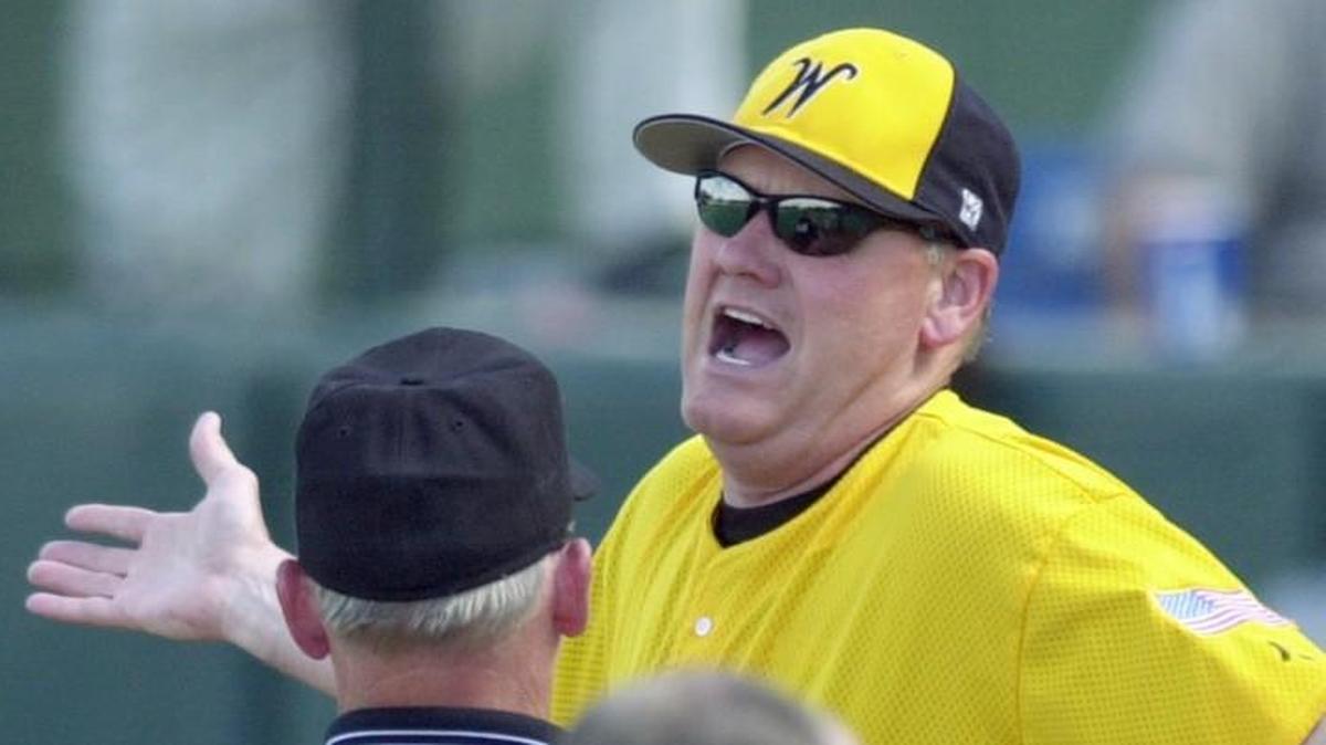 2006: Kemnitz argues a strike call.