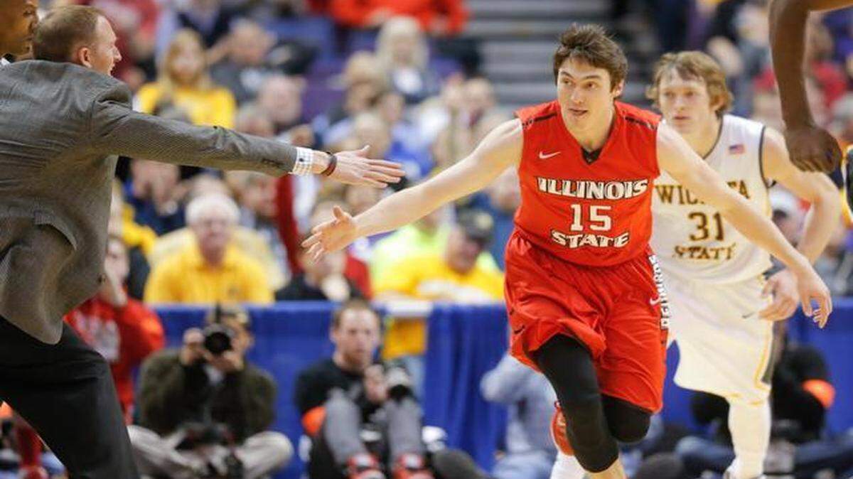 
Illinois State guard Justin McCloud gets a hand slap from coach Dan Muller after McCloud his a three-pointer against Wichita State in early March during the MVC semifinals in St. Louis.
