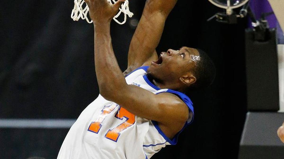 
Cleanthony Early shoots against the Los Angeles Lakers during the first half of an NBA Summer League game Monday in Las Vegas. Early, who played two seasons at Wichita State, says he’s focused on improving each day.
