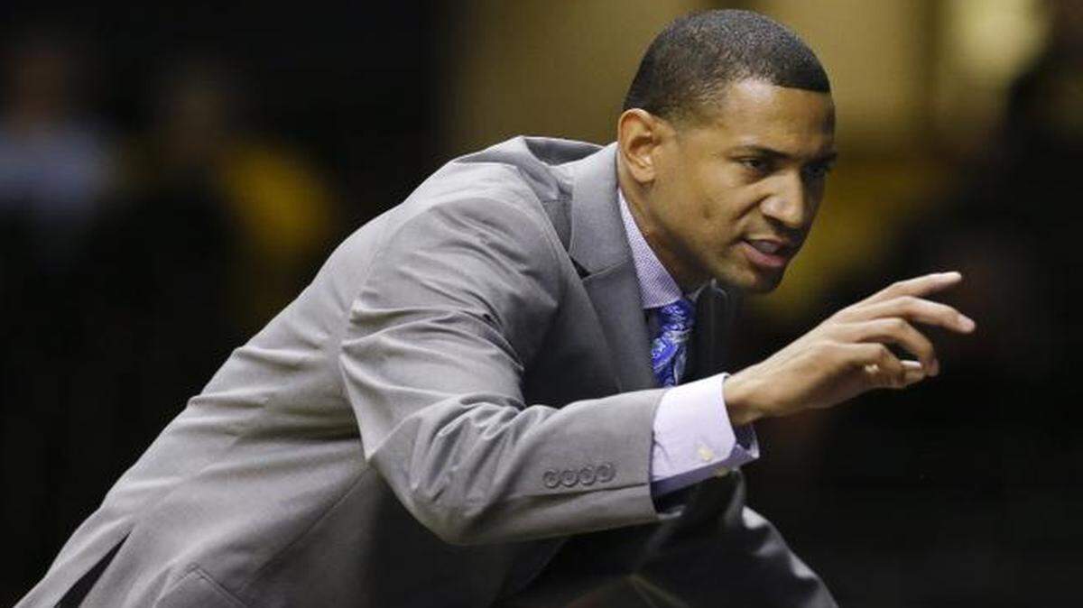 
Tennessee State coach Dana Ford talks to his players during a game against Vanderbilt on Nov. 23 in Nashville, Tenn. 
