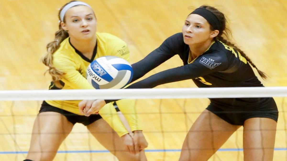
Dani Mostrom, left, led WSU’s back-row effort on Saturday. 
