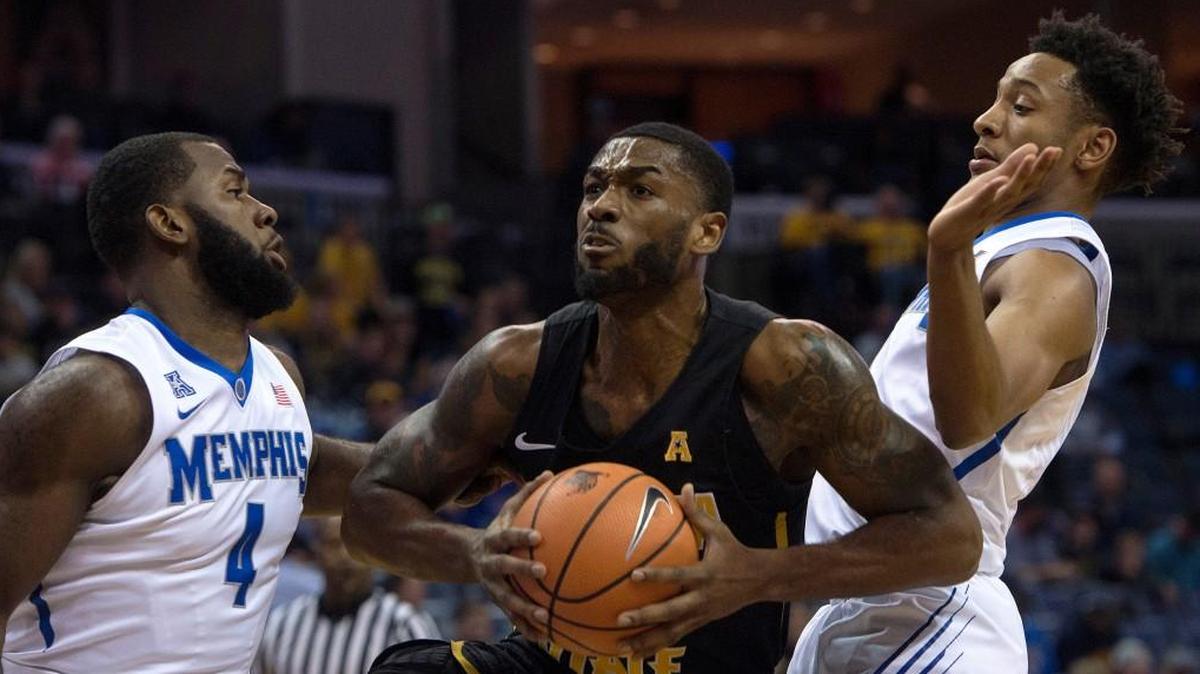 Wichita State forward Rashard Kelly muscles between Memphis’ Raynere Thornton, left, and Jamal Johnson during the first half Tuesday in Memphis.