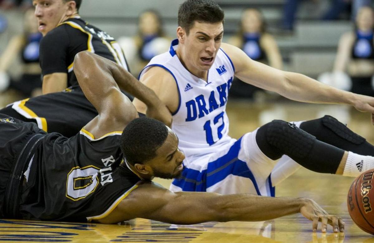 Rashard Kelly fights for a loose ball with Drake’s guard Reed Timmer last season.