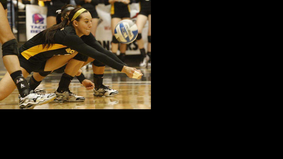 
WSU’s Emily Stockman digs out a ball against Northern Iowa in 2007.
