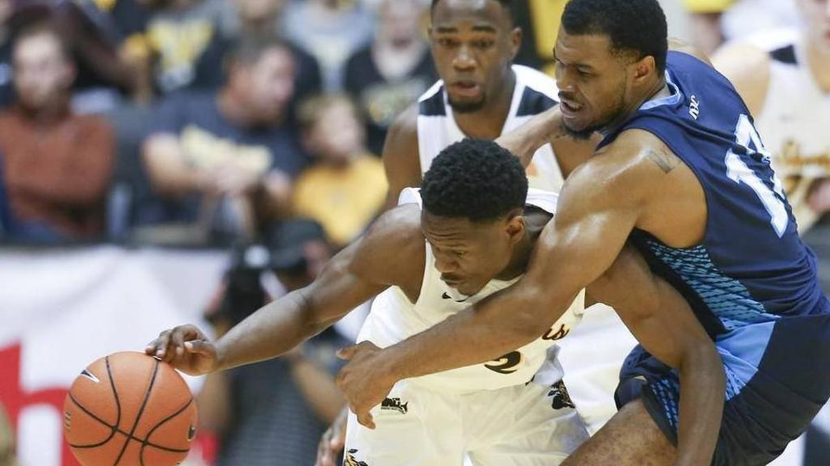 Guard Daishon Smith announced his decision to transfer on Thursday.