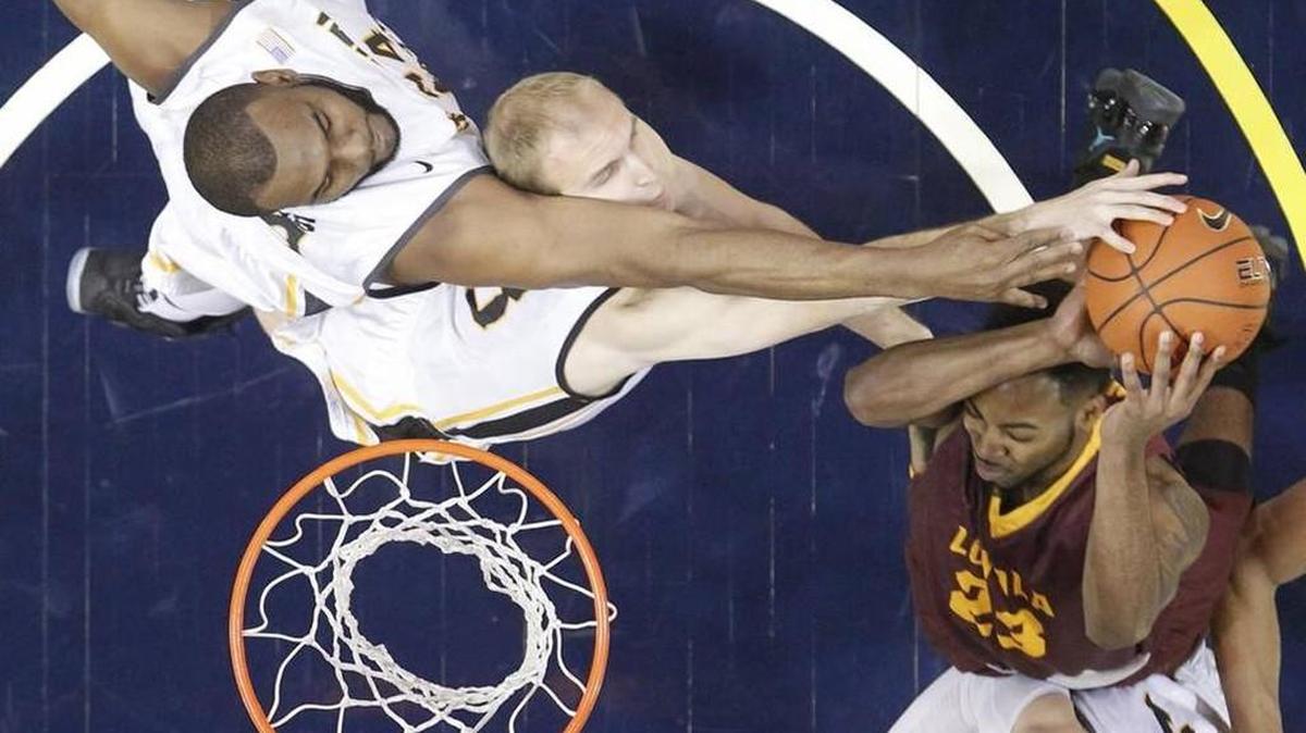Wichita State’s Shaq Morris and Conner Frankamp defend against Loyola last season.