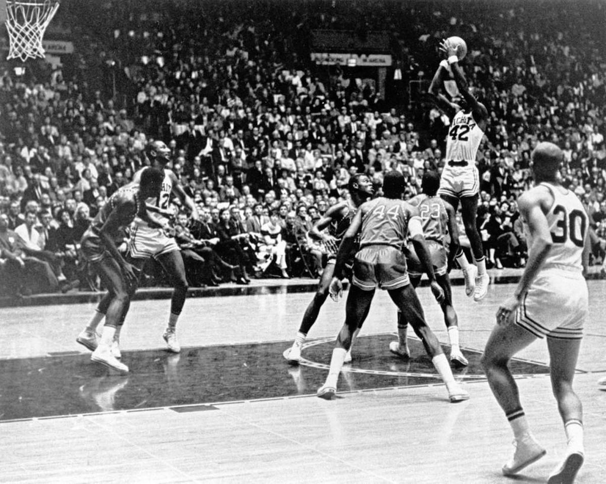 Dave Stallworth (42) scored the final seven points of WSU’s upset 65-64 victory over No. 1 Cincinnati at Levitt Arena on Feb. 16, 1963.