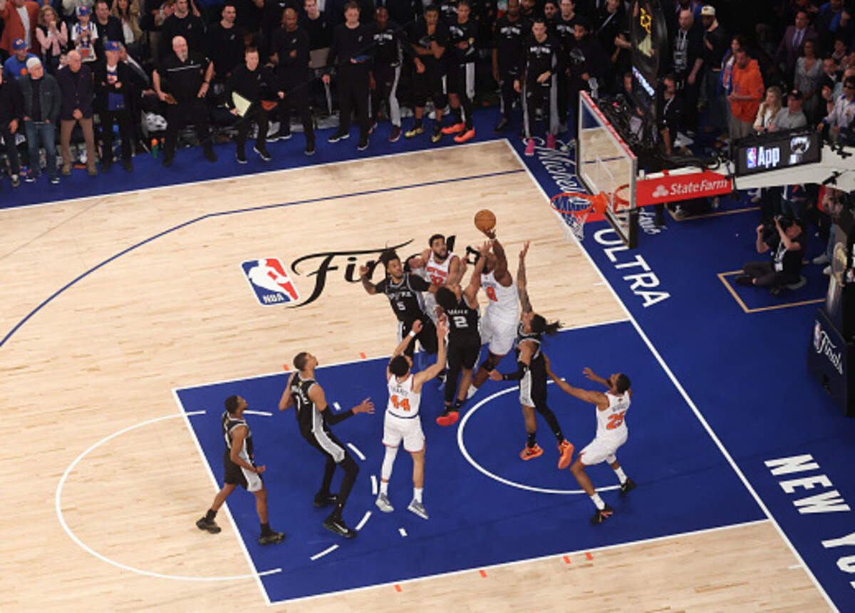 Knicks guard Landry Shamet watches from behind as OG Anunoby tips in the game-winning basket with 1.2 seconds left to beat the San Antonio Spurs in Game 4 of the NBA Finals on Wednesday at Madison Square Garden.