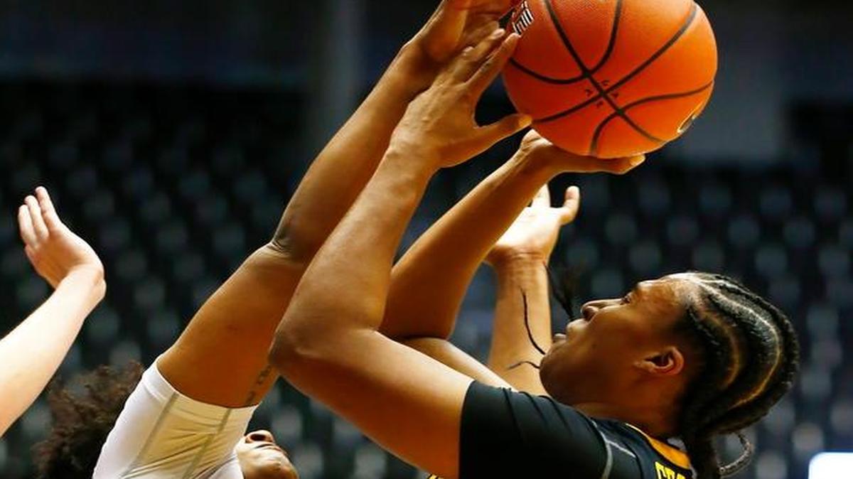Rangie Bessard, right, leads Wichita State against Southern Illinois on Friday in the Missouri Valley Conference Tournament quarterfinals in Moline, Ill.