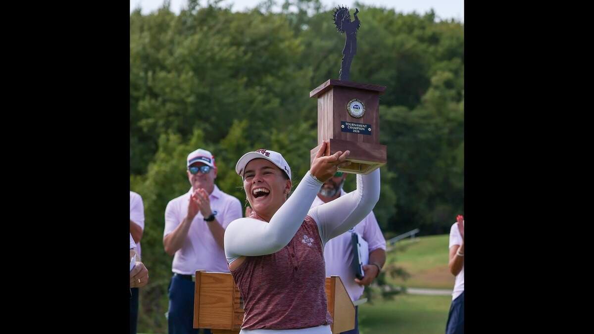 She put med school on hold to chase pro golf dream. Now she can't stop winning