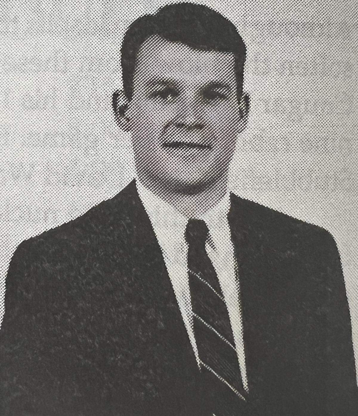 As a first-time head coach still in his 20s, Underwood was tasked with going up against a loaded Jayhawk West division with powers like Garden City’s Jim Carey, Barton County’s Dan McGovern, Butler’s Randy Smithson and Hutchinson’s David Farrar, then Steve McClain.