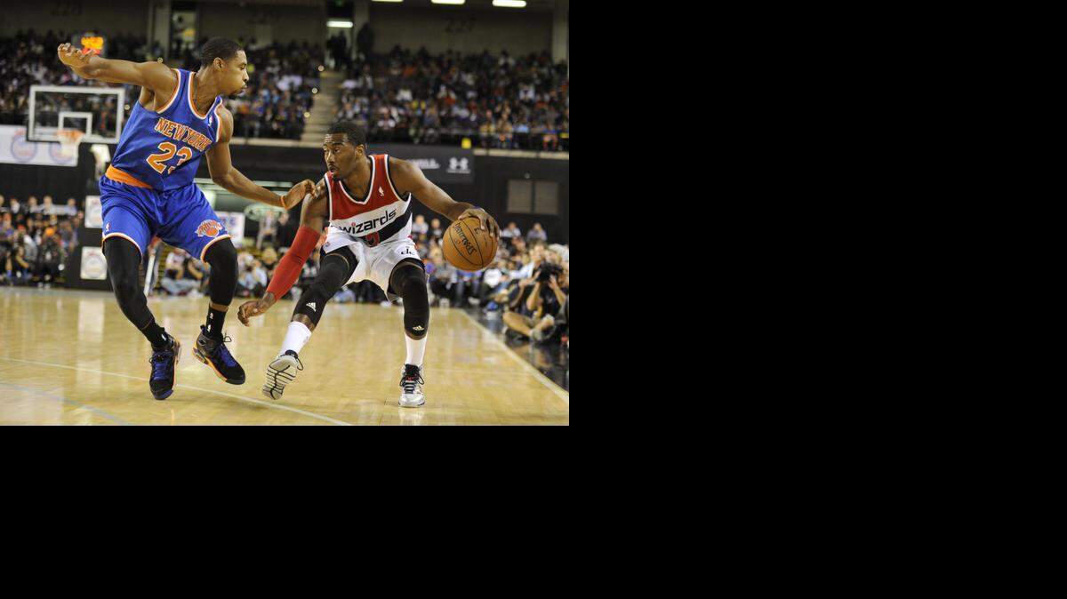 
Former Knicks guard Toure Murry, left, guards Wizards guard John Wall in a 2013 preseason game. Murry signed a 10-day contract with Washington on Thursday.
