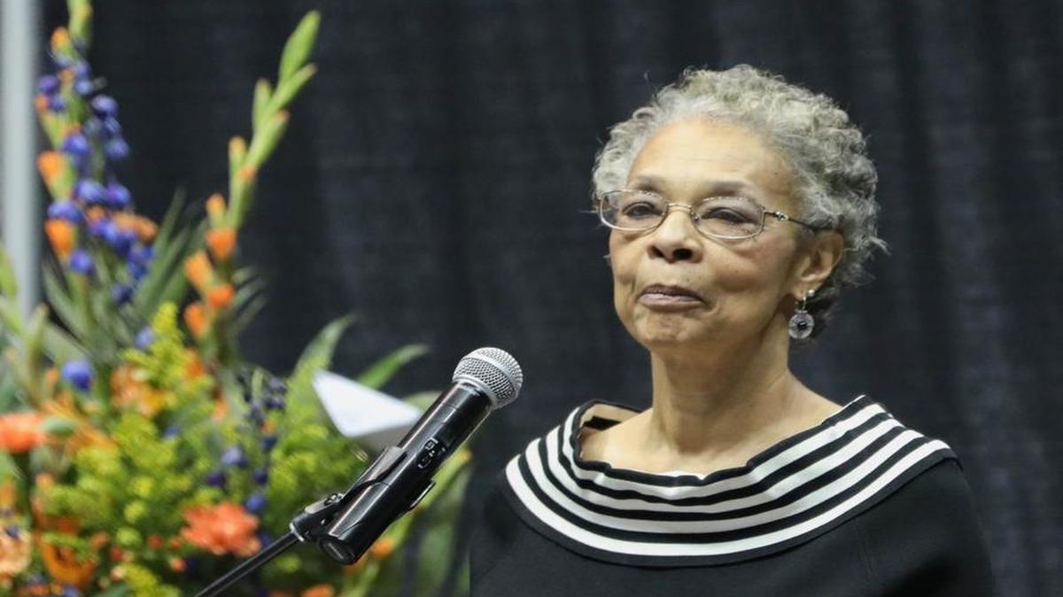 Gloria Stallworth thanks the crowd for gathering in Koch Arena to remember her husband Dave Stallworth.