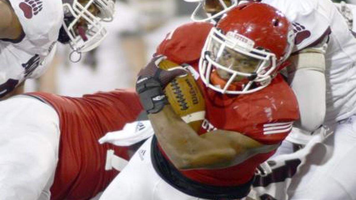 
South Dakota running back Jasper Sanders has 349 rushing yards, tops among Division I backs with ties to Kansas. Sanders played at Butler Community College.
