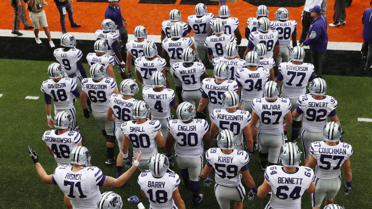 
K-State prepares to take the field in Stillwater, Ok Saturday afternoon. (Oct 3, 2015) 
