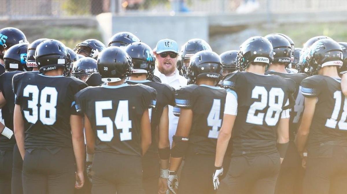 The Eisenhower Tigers and coach Marc Marinelli, center, have already faced Friday’s playoff opponent, Andover, before.