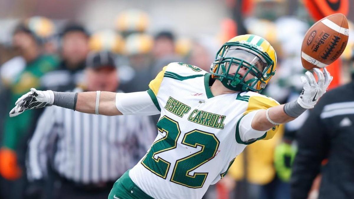 Bishop Carroll’s Ty Seyfert stretches for a pass from quarterback Jakob Allen as time runs out in the first half Saturday of the Class 5A championship game.