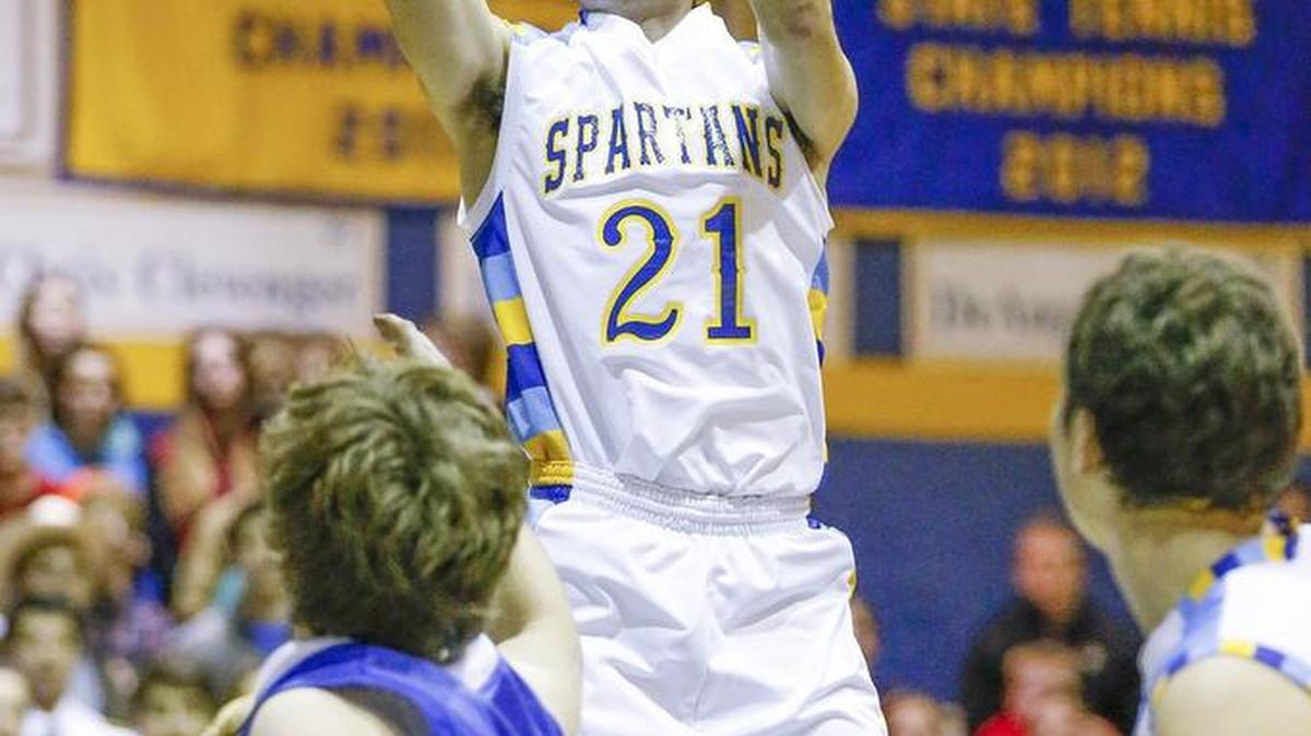 Collegiate’s Cameron Christian (21) goes up for two against Circle’s Cody Eastridge in the first quarter at Collegiate on Tuesday night.