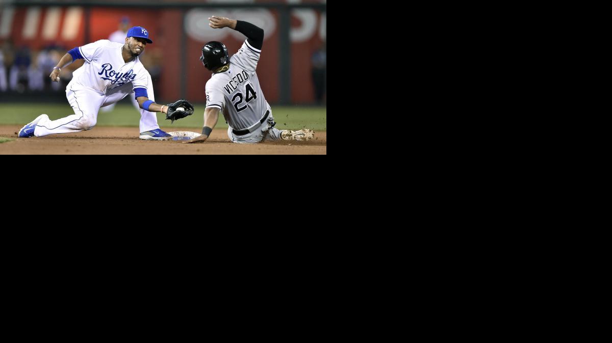 
Royals shortstop Alcides Escobar tags out the Chicago White Sox’s Dayan Viciedo trying to steal second to end the top of the fourth inning on Tuesday at Kauffman Stadium.
