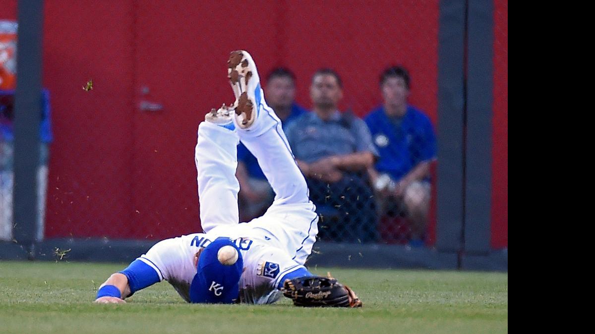 
Kansas City left fielder Alex Gordon can’t reach a double by the Detroit’s Anthony Gose in the fifth inning Saturday in Kansas City, Mo. 
