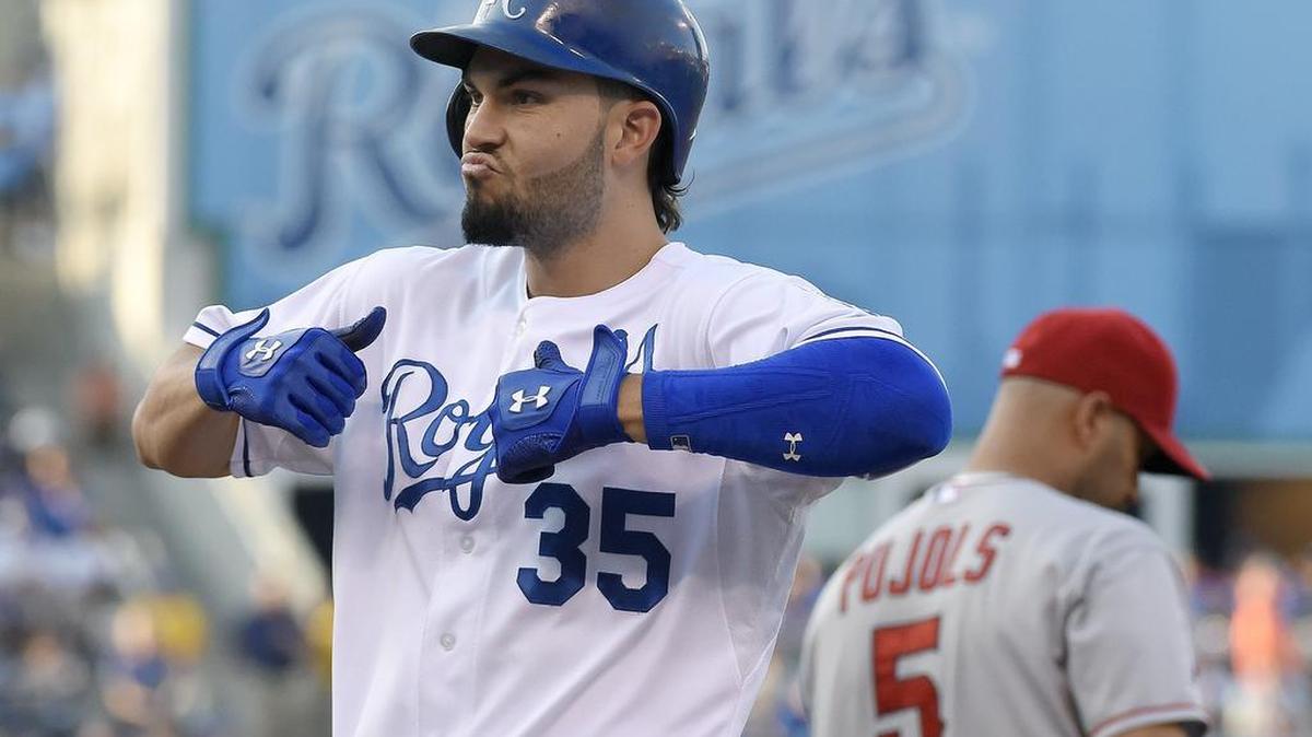 Kansas City Royals' Eric Hosmer celebrates his RBI single to score Jarrod Dyson uring Saturday's game against the Los Angeles Angels in Kansas City, Mo.