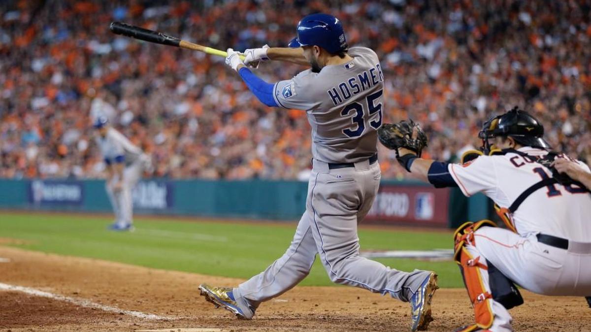 
Kansas City Royals' Eric Hosmer (35) hits a two-run home run against the Houston Astros in the ninth inning during Game 4 of baseball's American League Division Series, Monday, Oct. 12, 2015, in Houston. 
