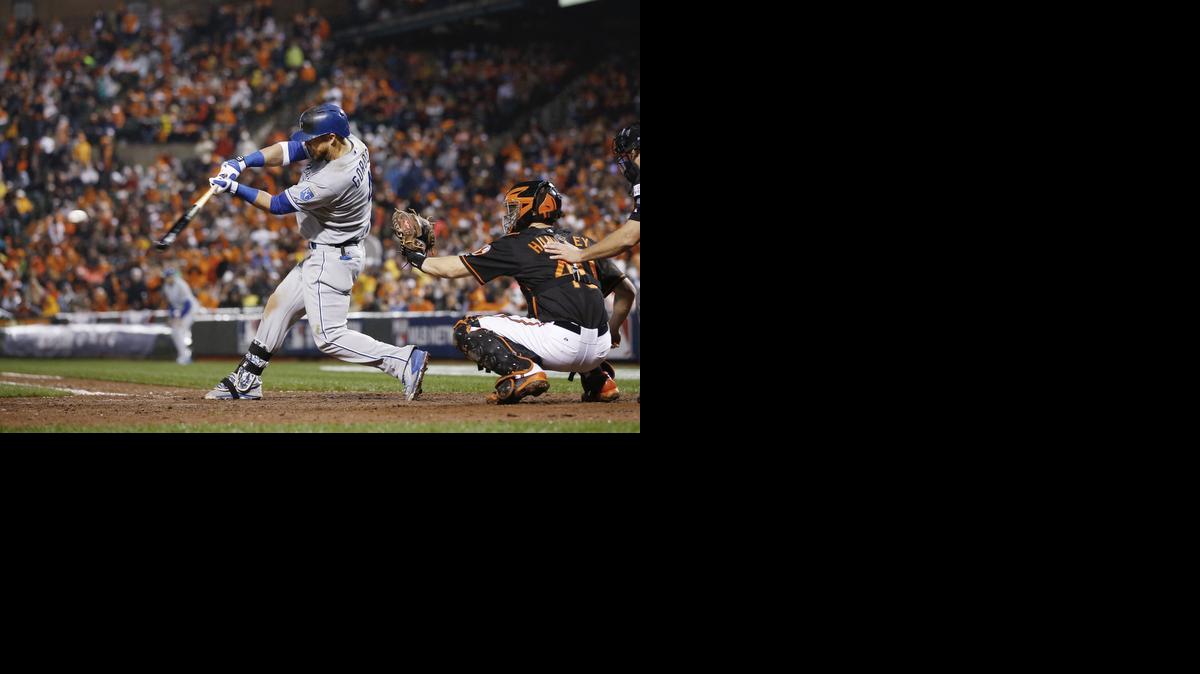 Kansas City’s Alex Gordon hits a solo home run in the 10th inning to give the Royals the lead. Mike Moustakas followed with a two-run homer for the difference in Game 1.