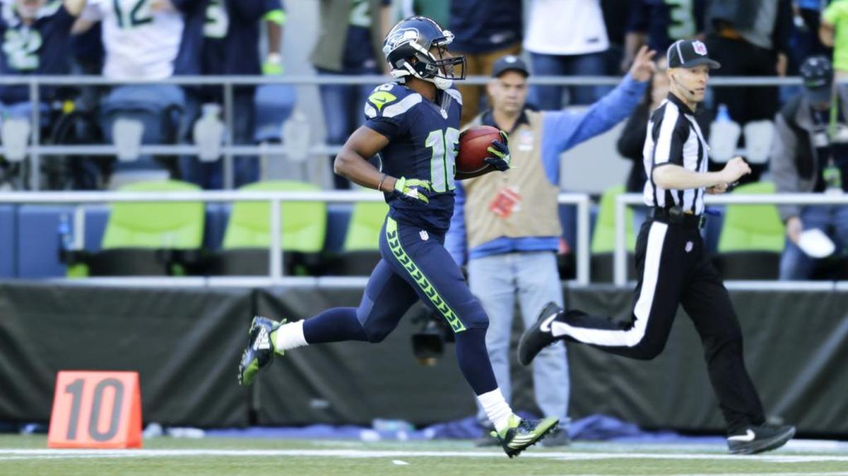 
Seattle Seahawks wide receiver Tyler Lockett returns a Chicago Bears kickoff 105 yards for a touchdown in the second half of an NFL football game on Sunday. (Sept. 27, 2015)
