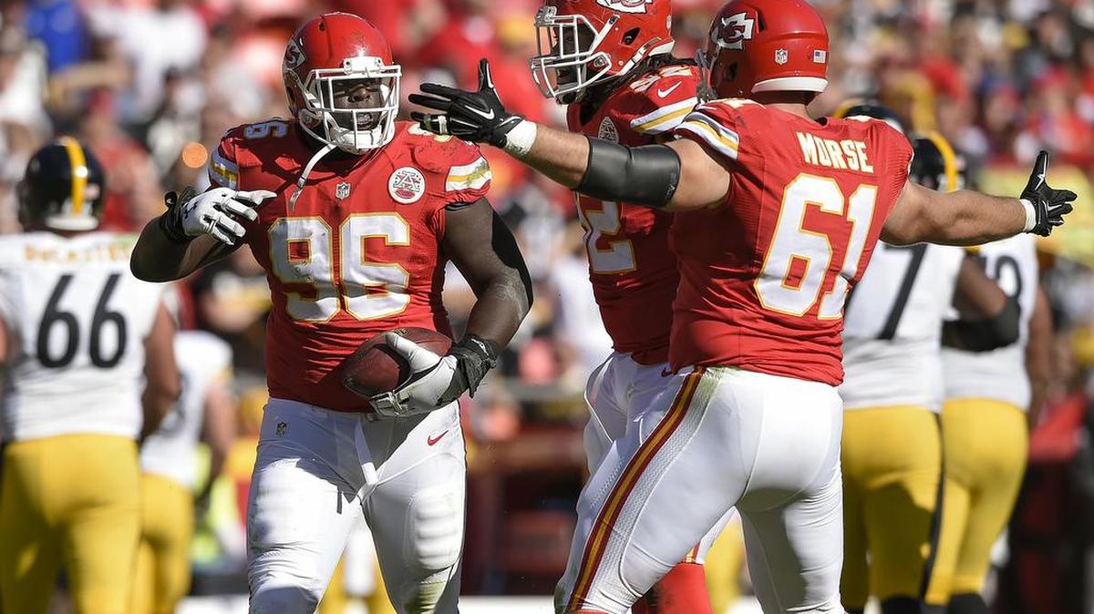 After losing five games in a row, the Chiefs bounced back Oct. 25 with a victory against the Steelers. Chiefs nose tackle Jaye Howard (96) celebrated with center Mitch Morse (61) after recovering a fumble late in the fourth quarter.