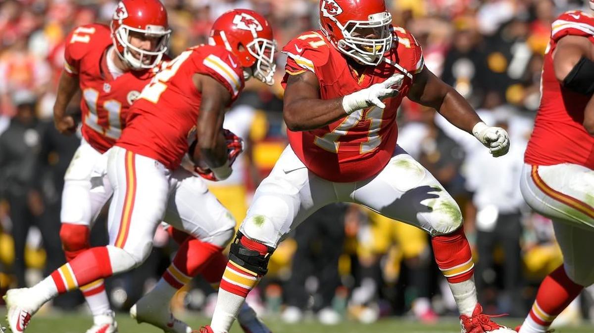 Chiefs tackle Jeff Allen (71) was back in the starting lineup against the Steelers on Sunday during Kansas City’s 23-13 victory.
