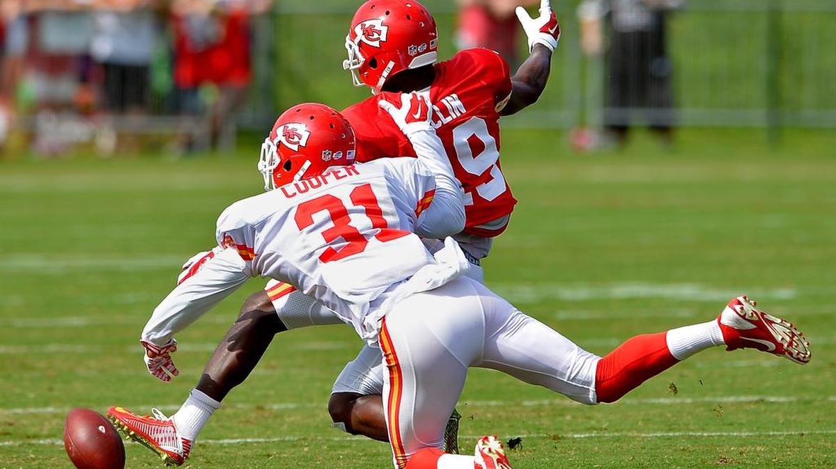 
Marcus Cooper's defense on Jeremy Maclin led to a short scuffle between the two players on Sunday at Chiefs training camp in St. Joseph.
