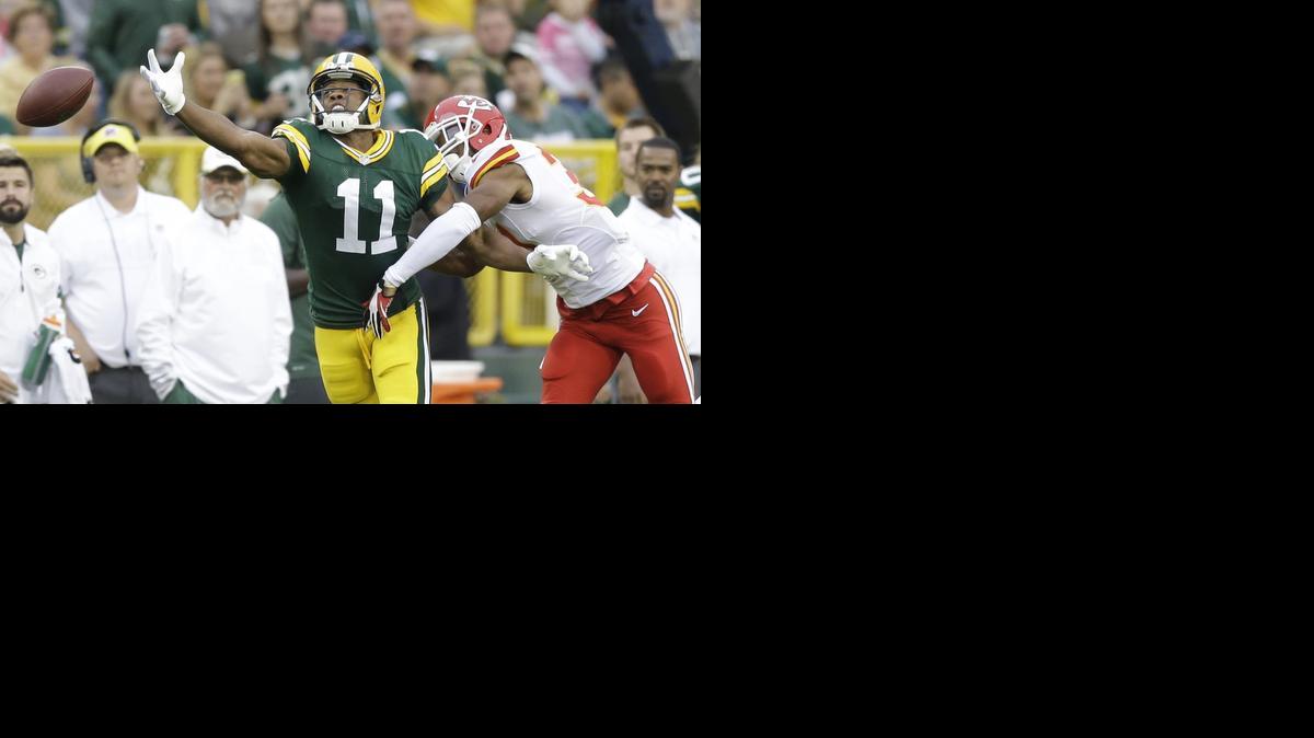 
The Chiefs’ Marcus Cooper breaks up a pass intended for Green Bay’s Jarrett Boykin during the first half of Thursday’s preseason game in Green Bay, Wis. 
