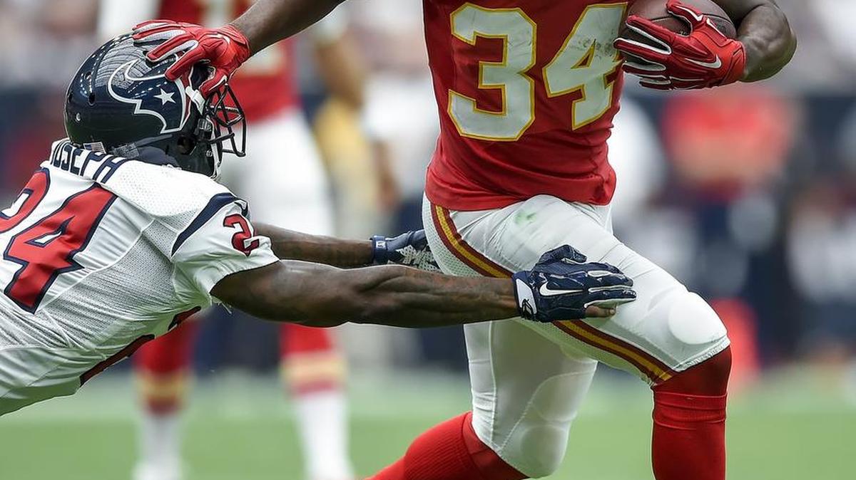 Chiefs running back Knile Davis was inactive for the first time this season on Sunday.
