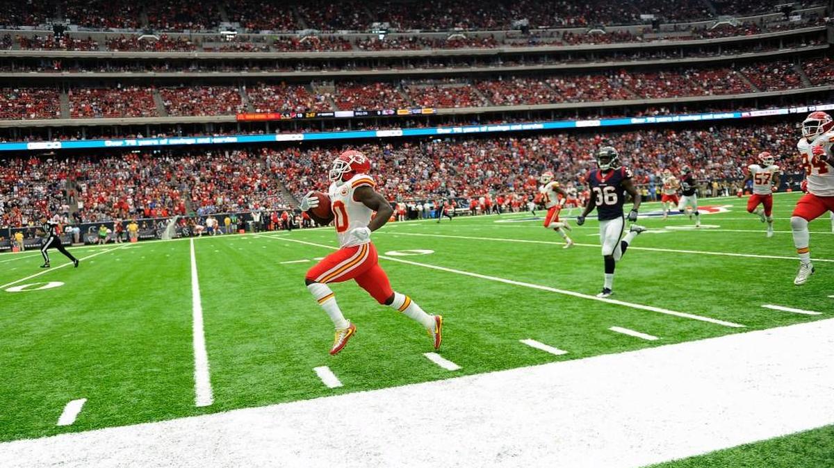 Chiefs returner Tyreek Hill (10) finishes off a 105-yard return that was called back due to a penalty on Kansas City’s Steven Nelson.