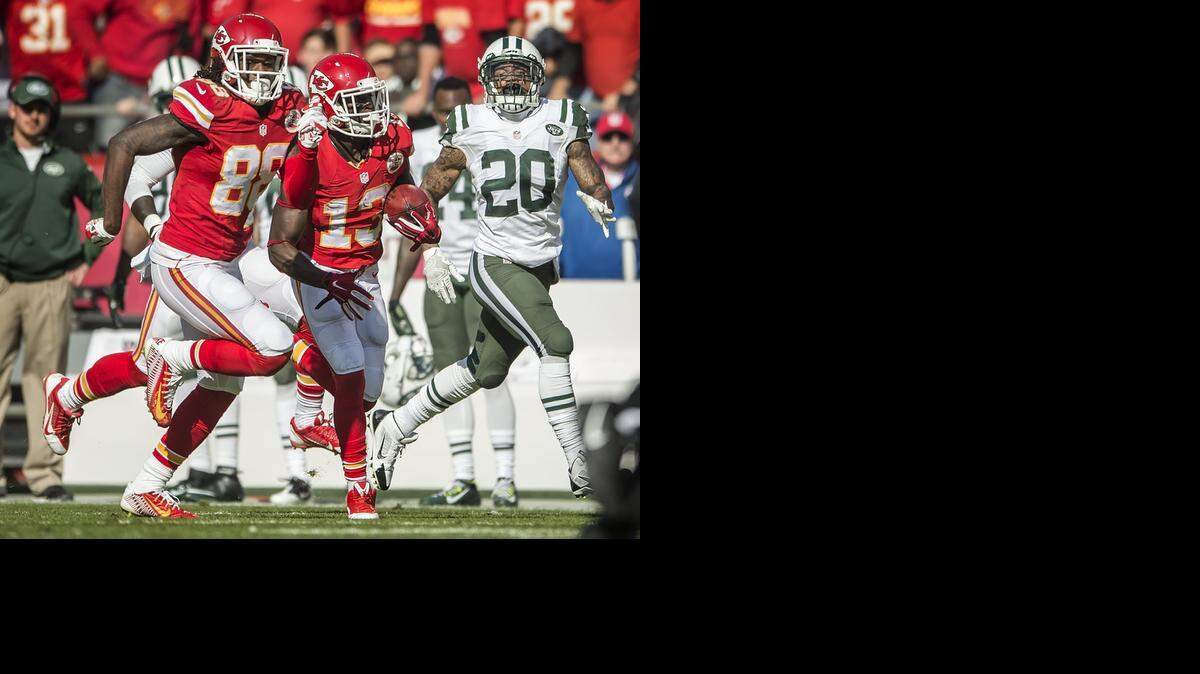 
De’Anthony Thomas (center) ran back a kickoff for 78 yards against the Jets on Nov. 2.
