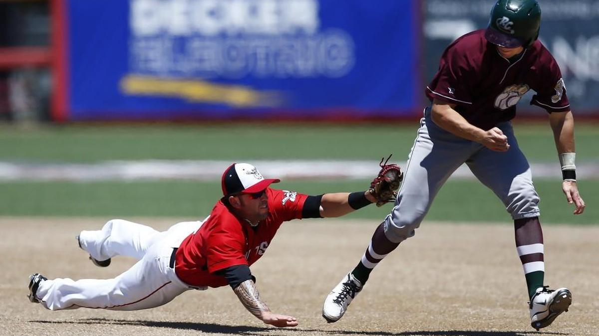 Winguts shortstop Tyler Urps tags out the RailCats’ Cameron Newell in a rundown in the second inning Sunday at Lawrence-Dumont Stadium.