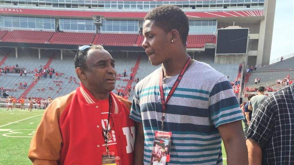
East High’s Xavier Kelly talks with former Nebraska running back and Heisman Trophy winner Johnny Rodgers during the Cornhuskers’ spring game on April 11.
