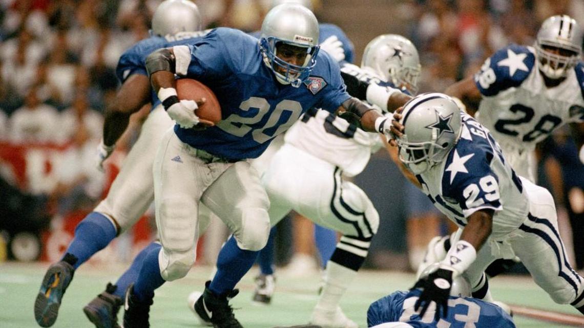 The Detroit Lions’ Barry Sanders, wearing a throwback jersey with a patch marking the 75th NFL season, during a Monday Night Football game against Dallas in 1994.